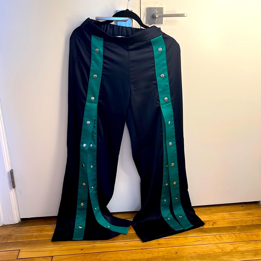 🤩 Bright pants